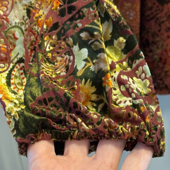 Chico’s-Fall Colors/Velvet Floral Long Sleeve Top. 🎃 🍂🍁 - Picture 3 of 7